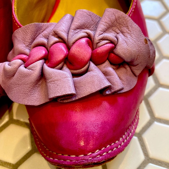 EUC Everybody Pink with Lavendar ruffle pumps - Picture 2 of 4